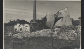 Wieża ciśnień i pompownia przy ulicy Armatniej nr 3. 4 sierpnia 1945 r.